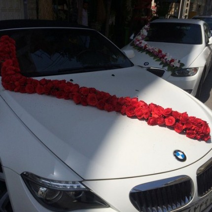 تزیین ماشین عروس با گل رز